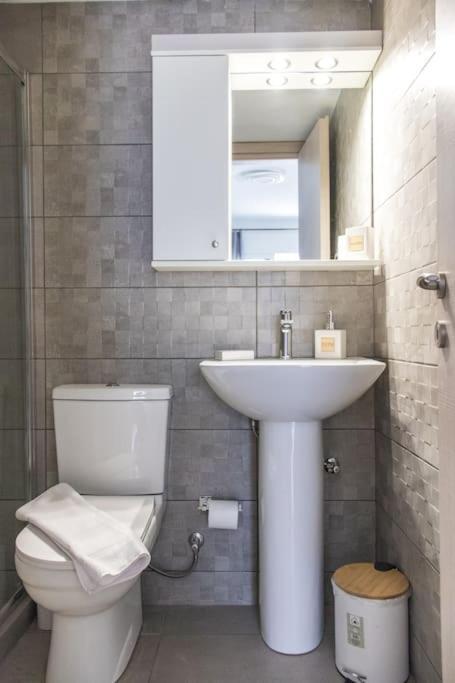 Spacious Flat For Friends & Couples With Balcony Héraklion