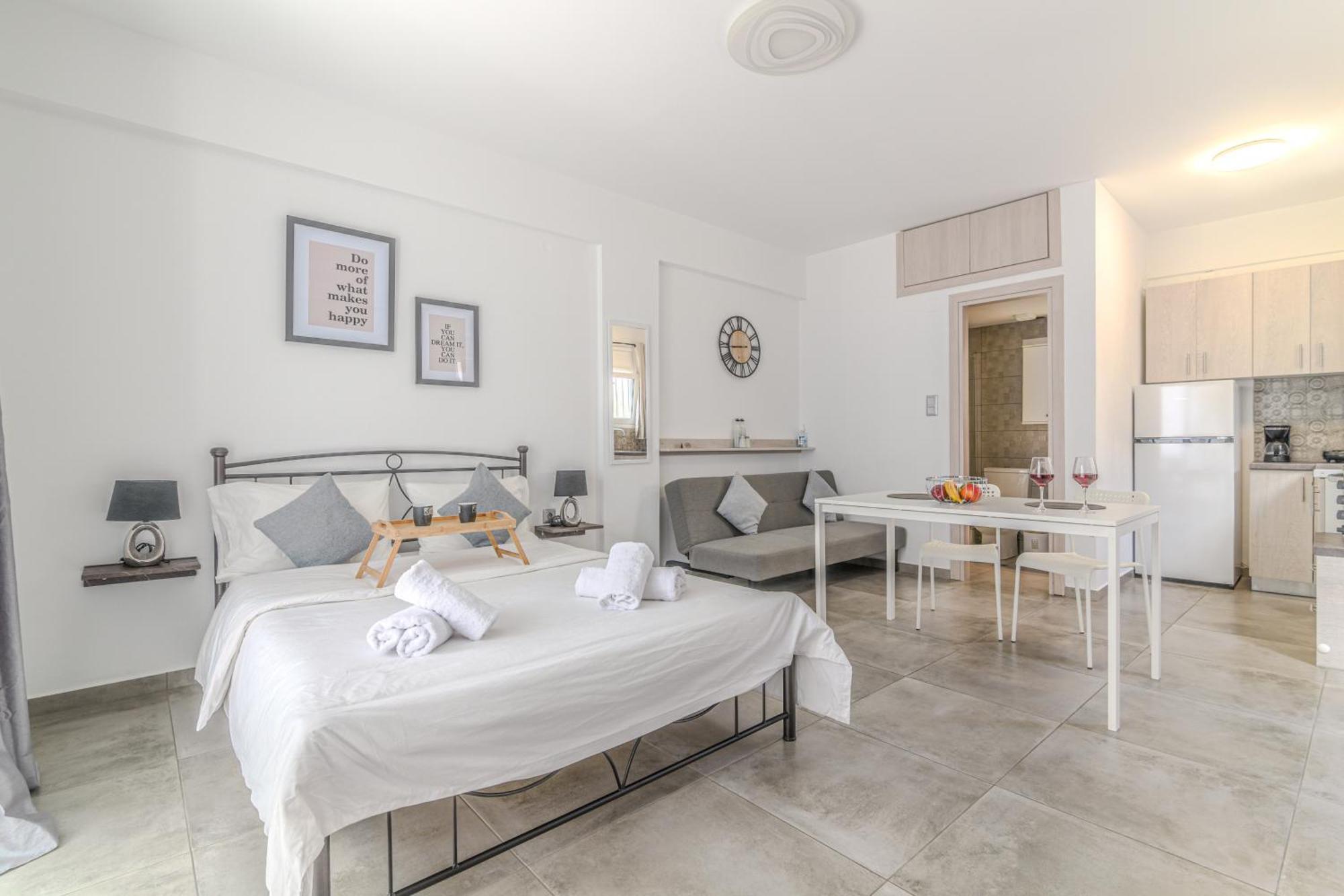 Spacious Flat For Friends & Couples With Balcony *