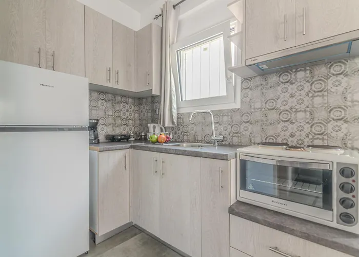 Spacious Flat For Friends & Couples With Balcony