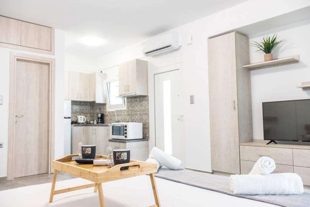 Spacious Flat For Friends & Couples With Balcony *
