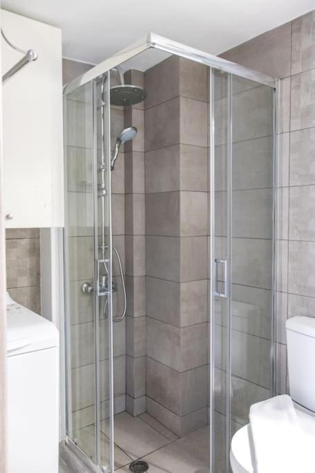 Apartment Spacious Flat For Friends & Couples With Balcony *
