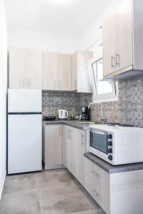 Spacious Flat For Friends & Couples With Balcony *