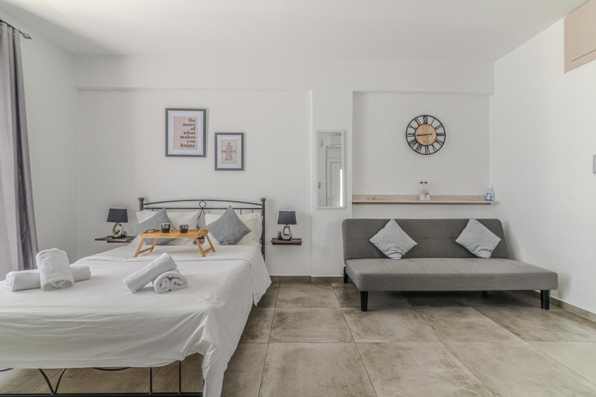 Spacious Flat For Friends & Couples With Balcony *