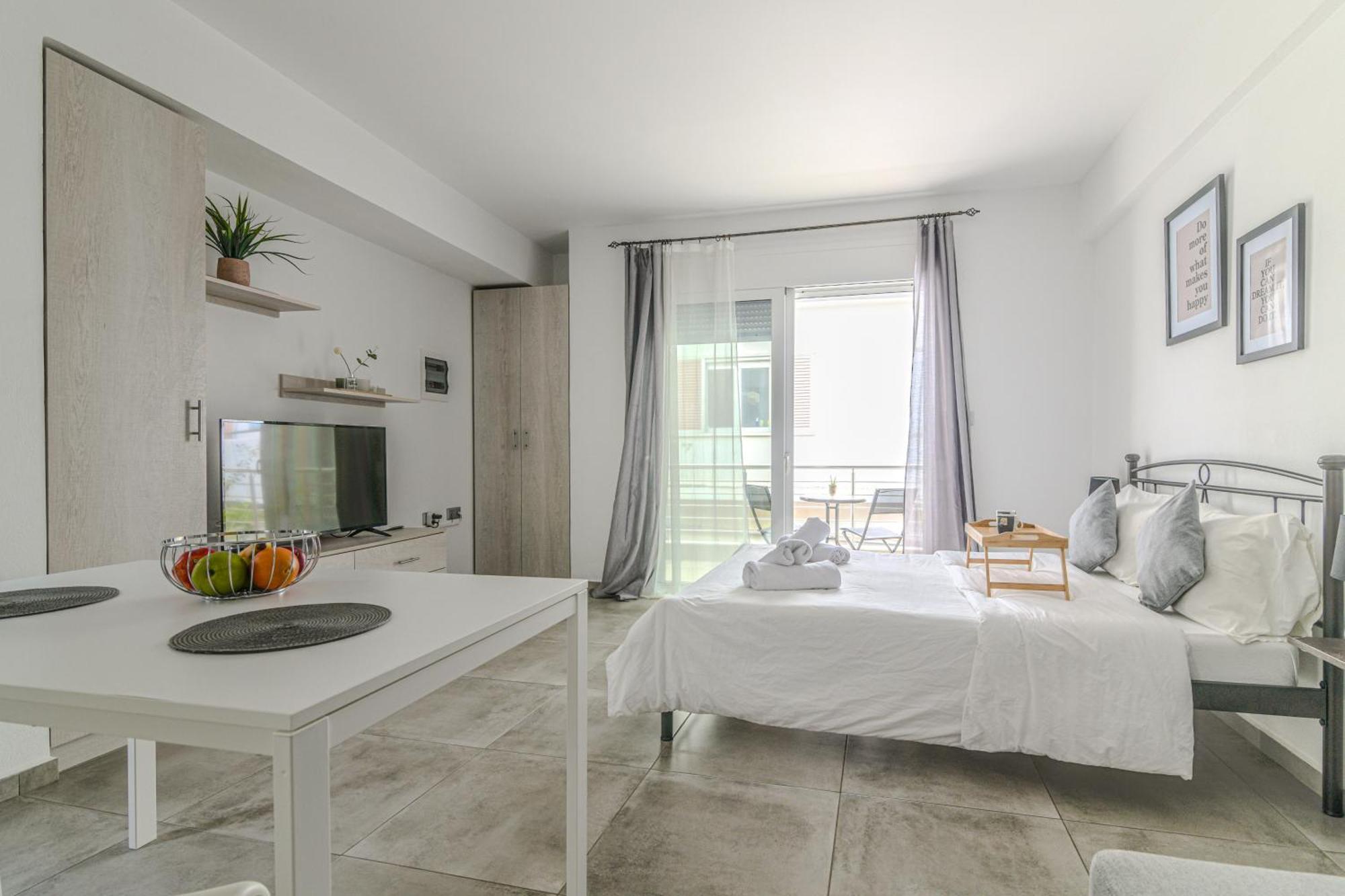 Spacious Flat For Friends & Couples With Balcony * Heraklion (Crete)
