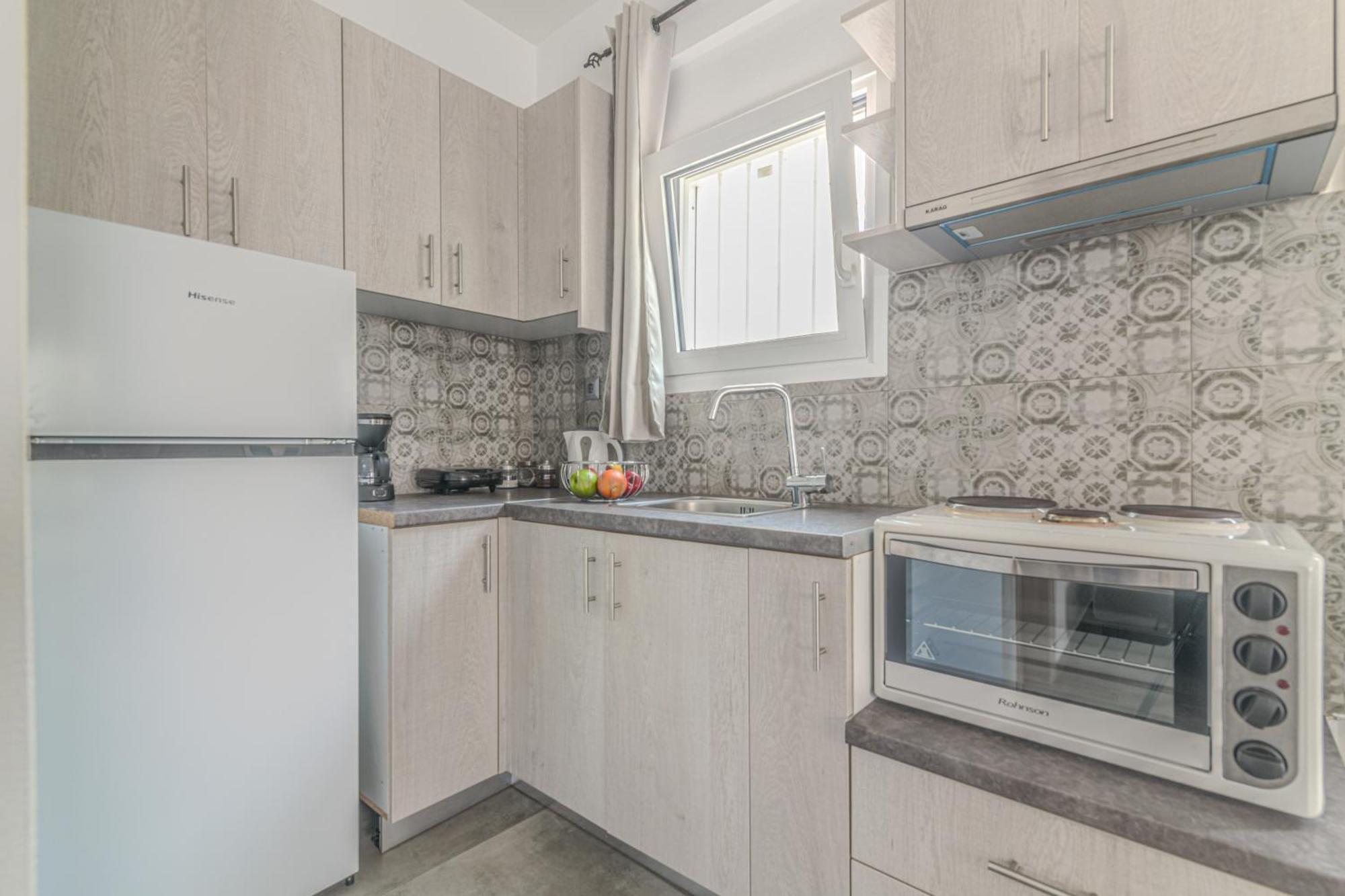 Spacious Flat For Friends & Couples With Balcony Apartment