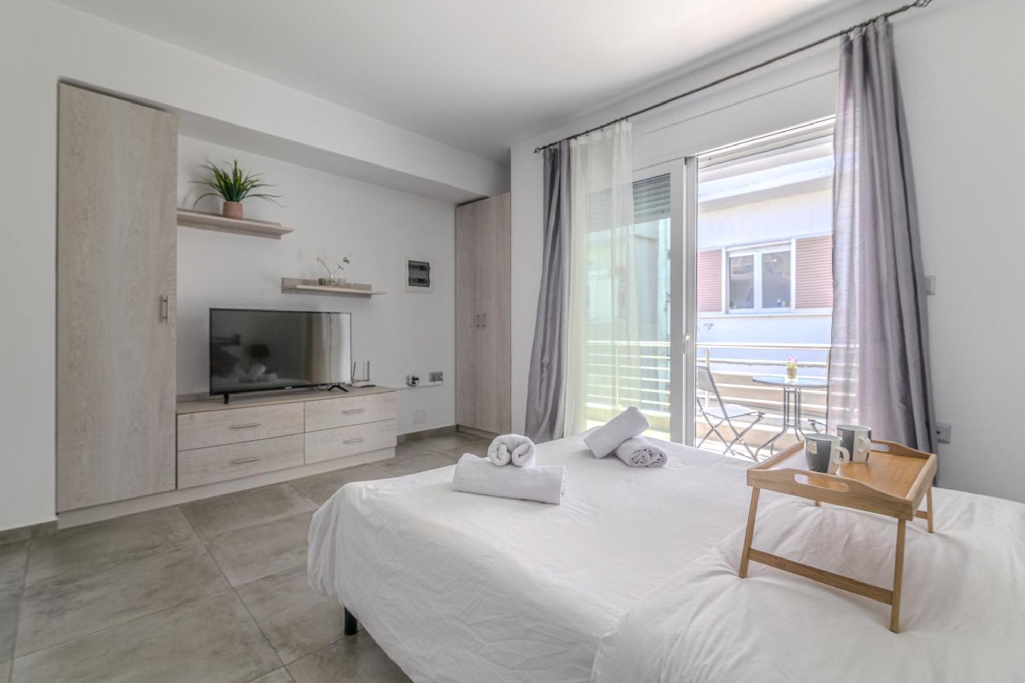 Apartment Spacious Flat For Friends & Couples With Balcony