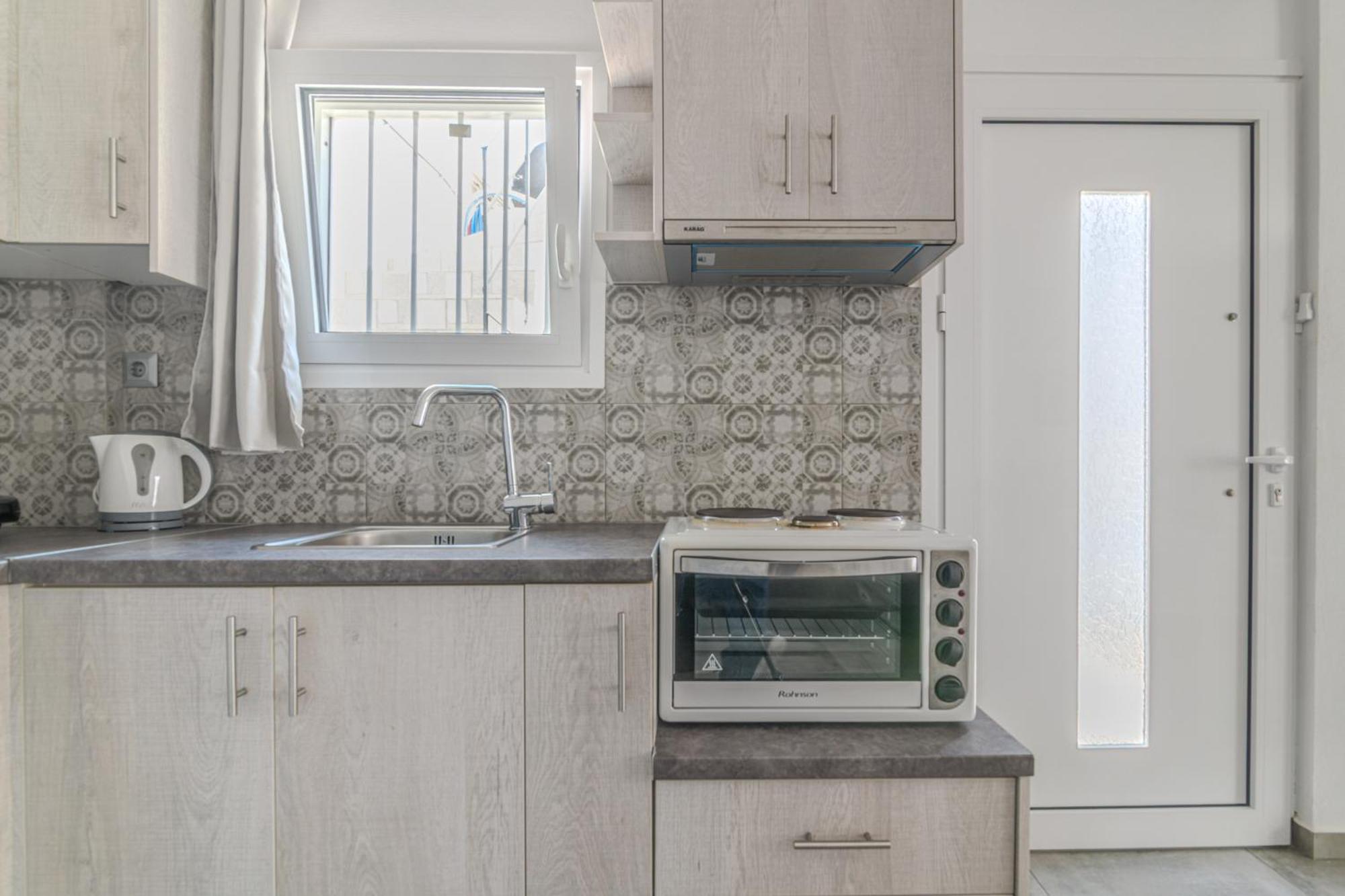 Spacious Flat For Friends & Couples With Balcony Apartment