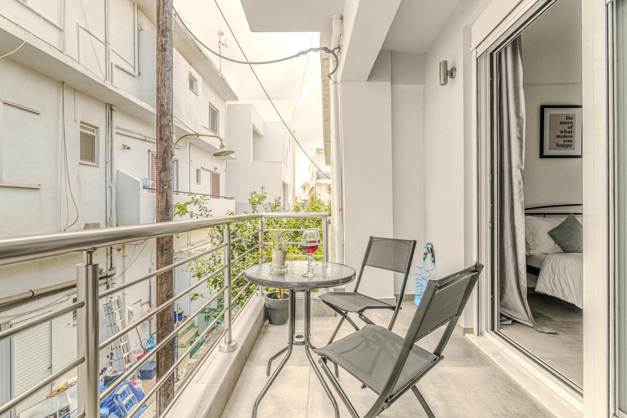 Apartment Spacious Flat For Friends & Couples With Balcony
