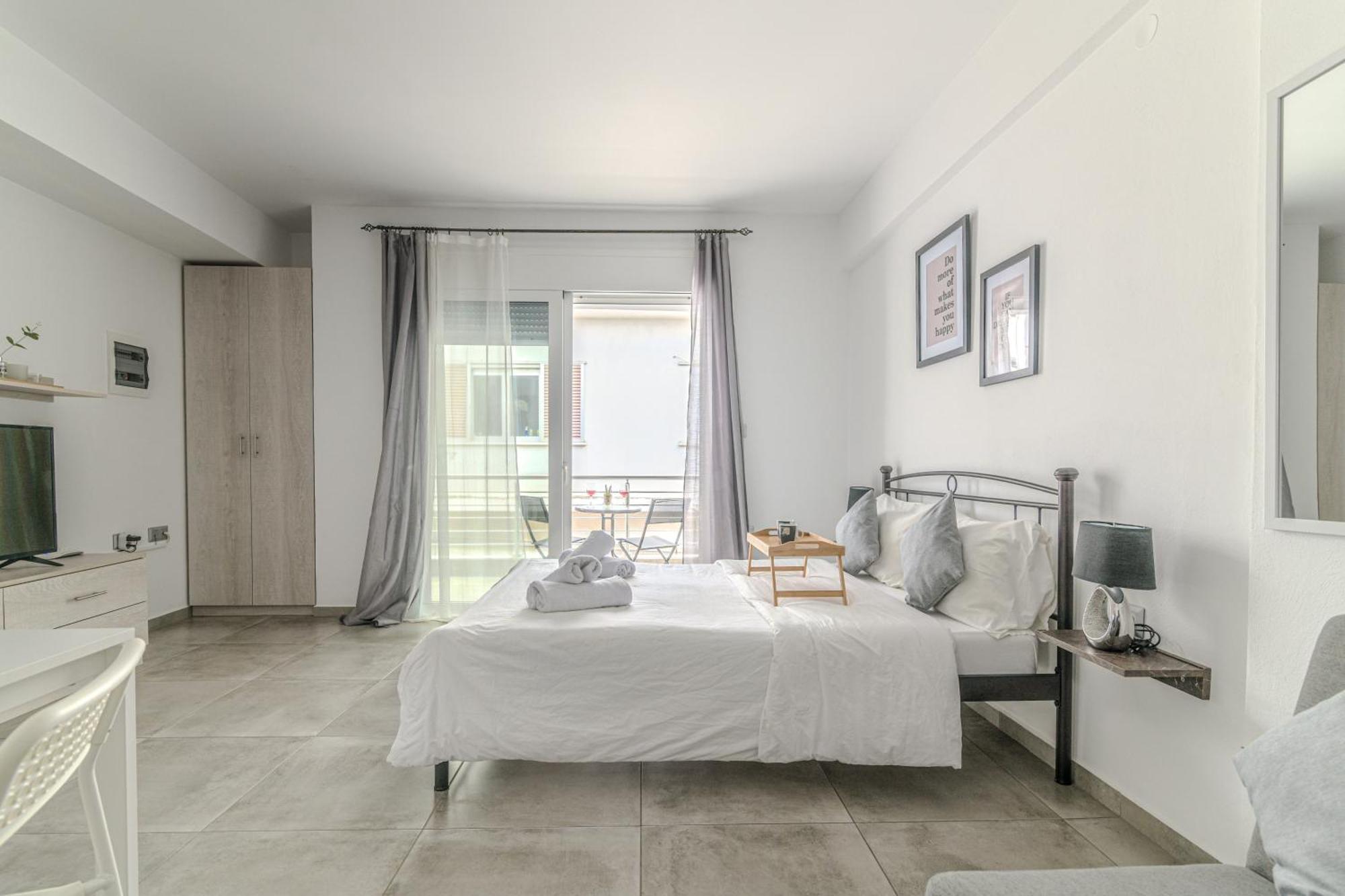 Apartment Spacious Flat For Friends & Couples With Balcony *