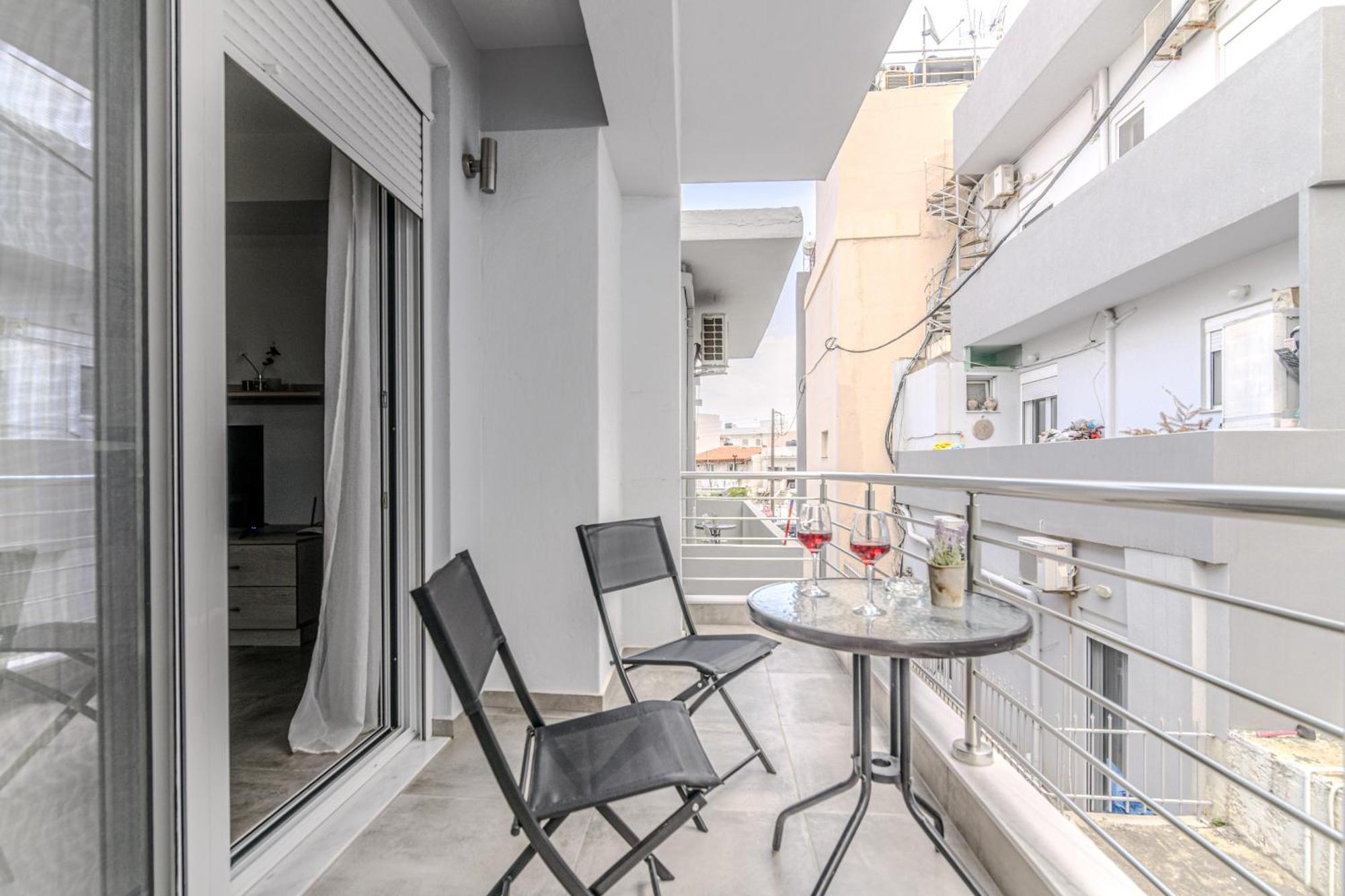 Spacious Flat For Friends & Couples With Balcony Apartment Heraklion (Crete)